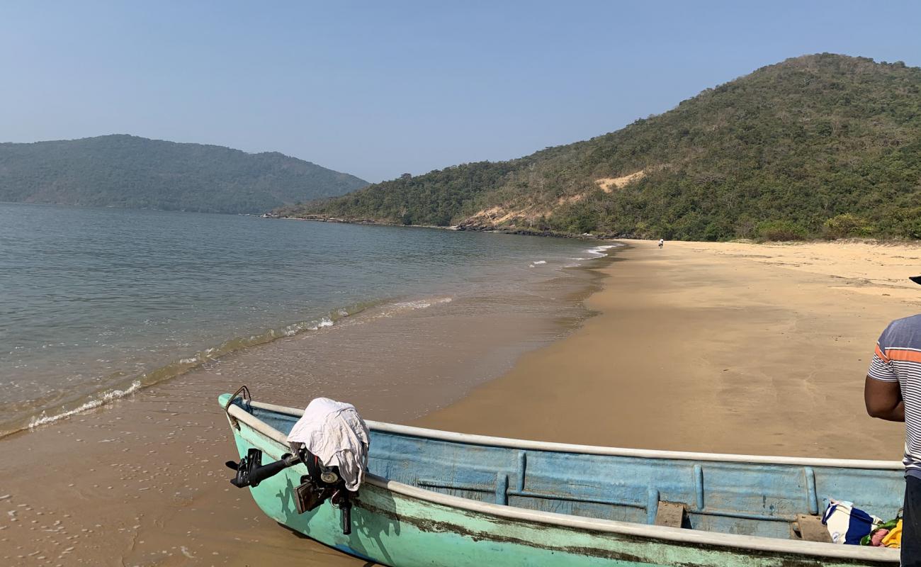 Photo de Kamal Jungle beach avec sable beige de surface