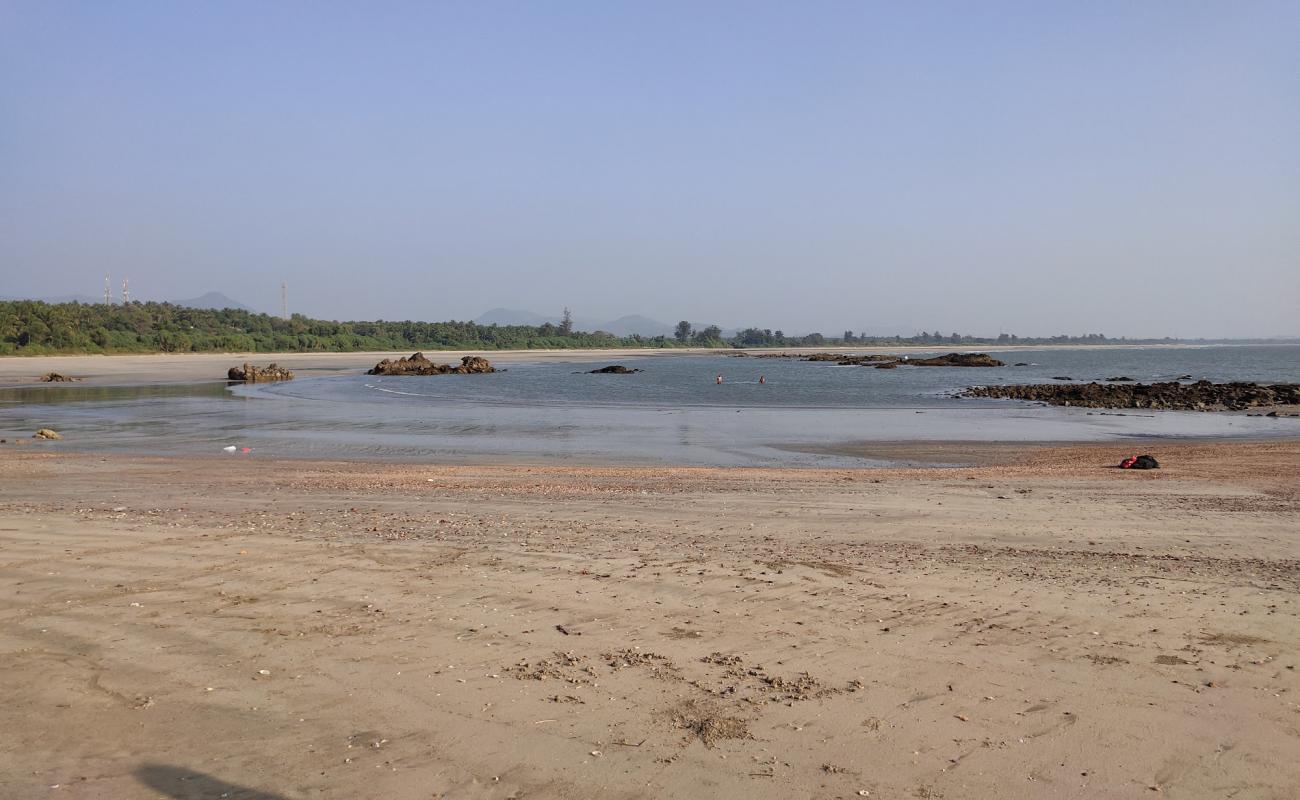 Photo de Belekeri Beach avec sable beige de surface