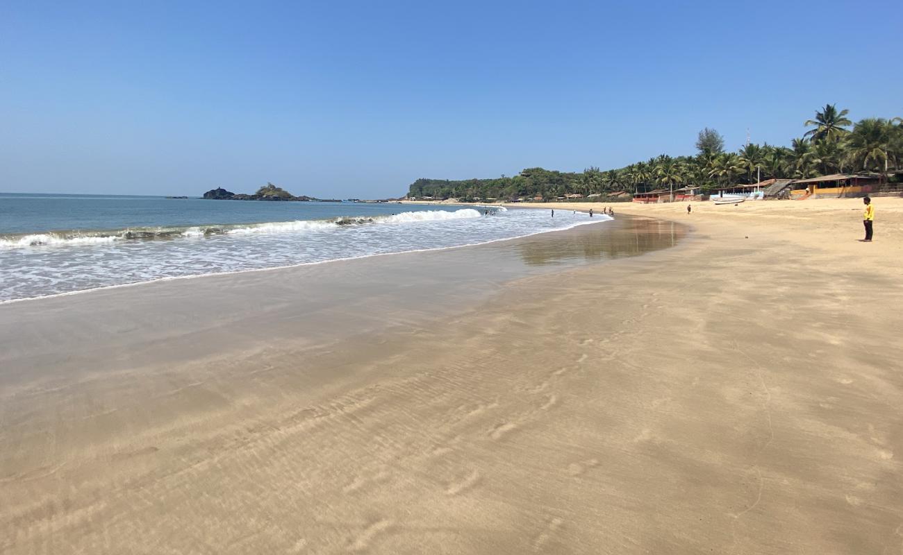 Photo de Om Beach avec sable beige de surface