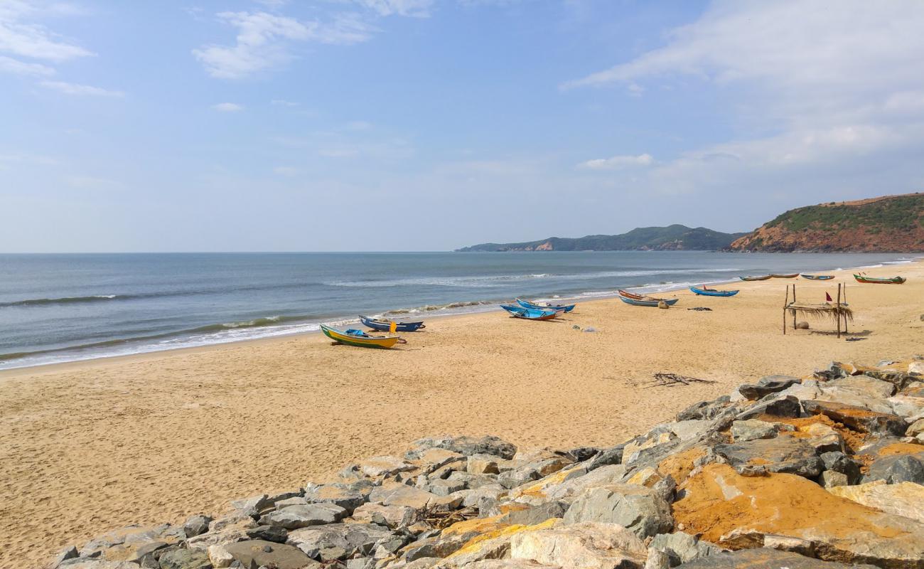 Photo de Nirvana Beach avec sable beige de surface