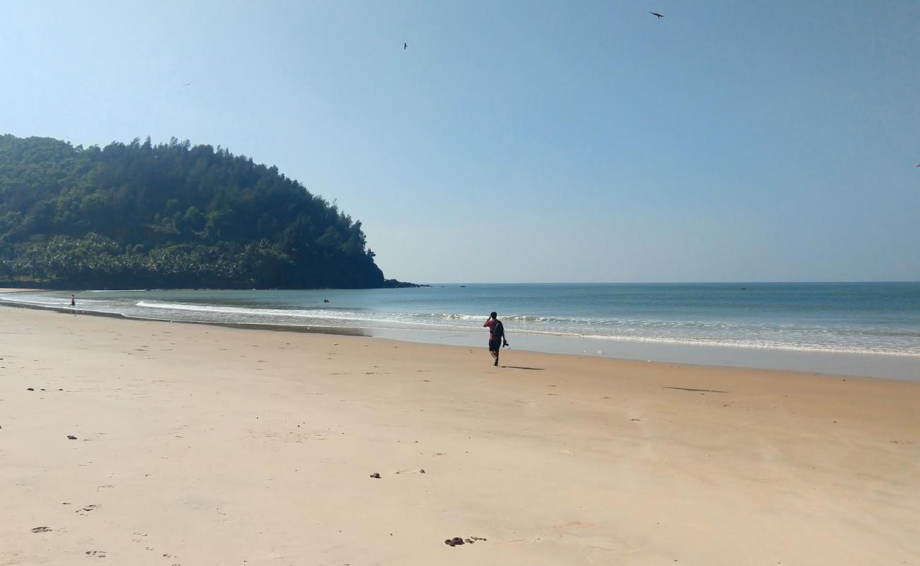 Photo de Dhareshwar beach avec sable beige de surface