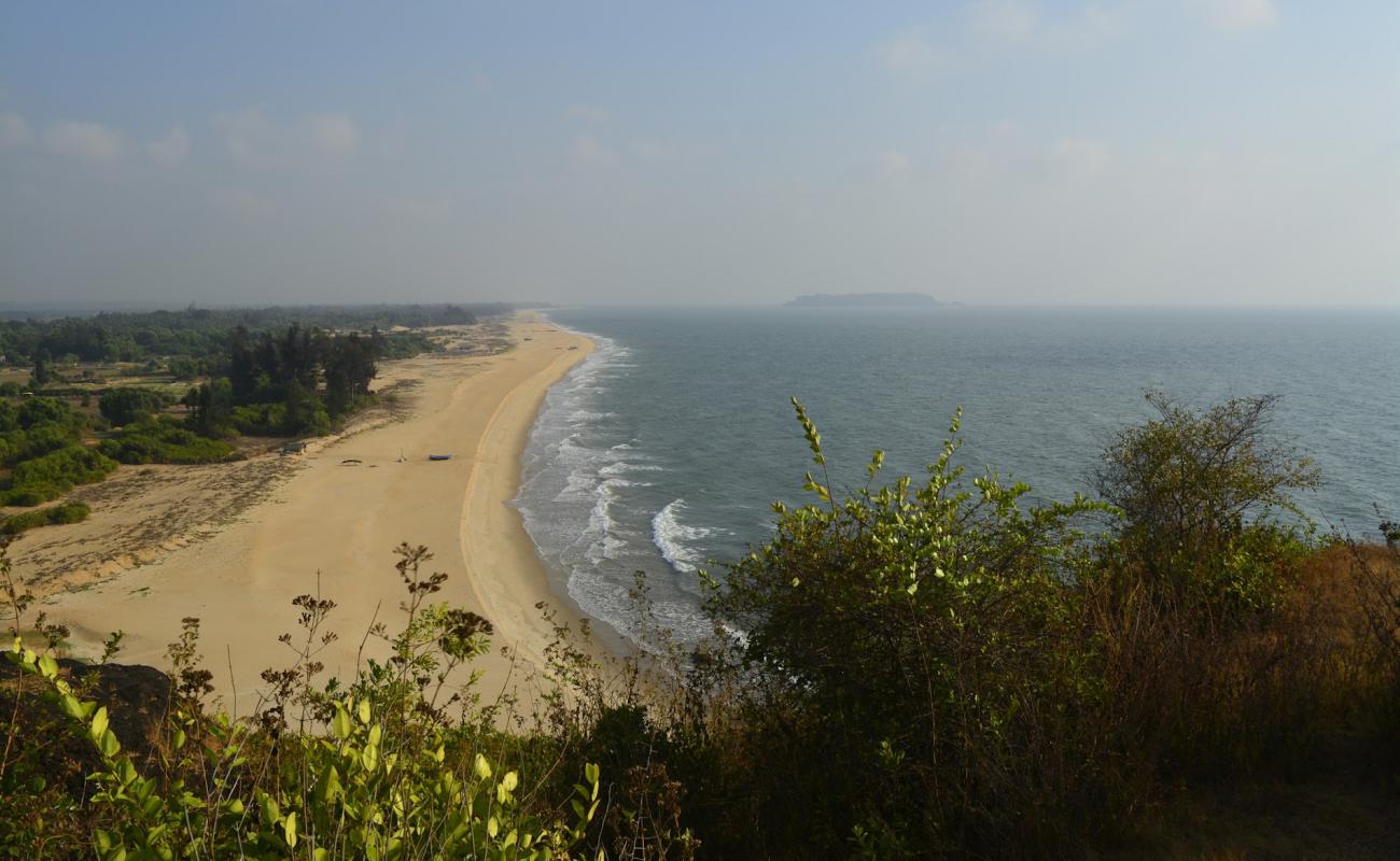 Photo de Bhramha Beach avec sable beige de surface
