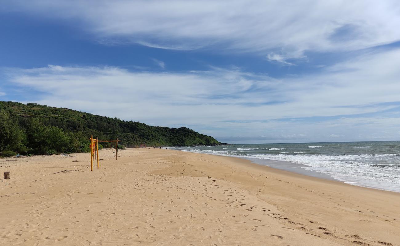 Photo de Apsarakonda Beach avec sable lumineux de surface