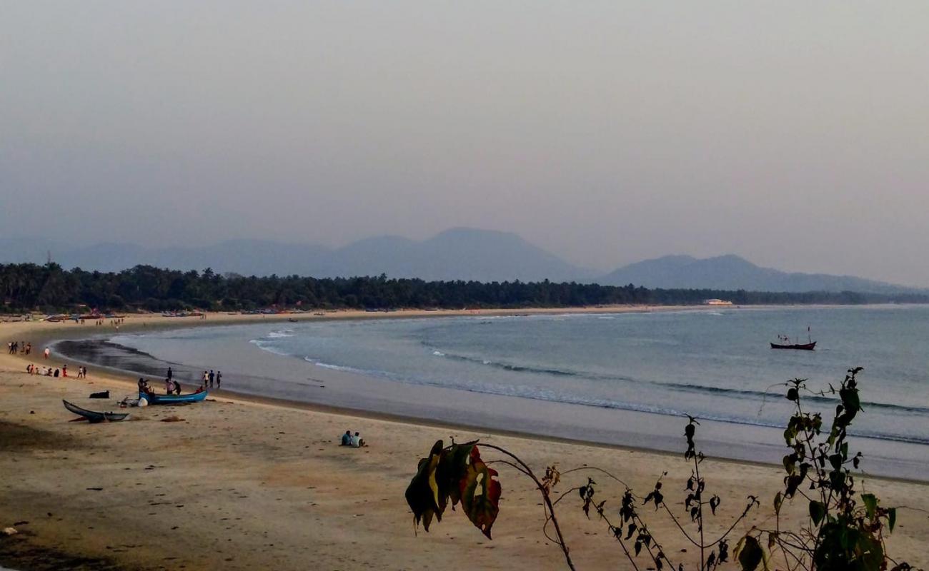 Photo de Manki Beach avec sable lumineux de surface