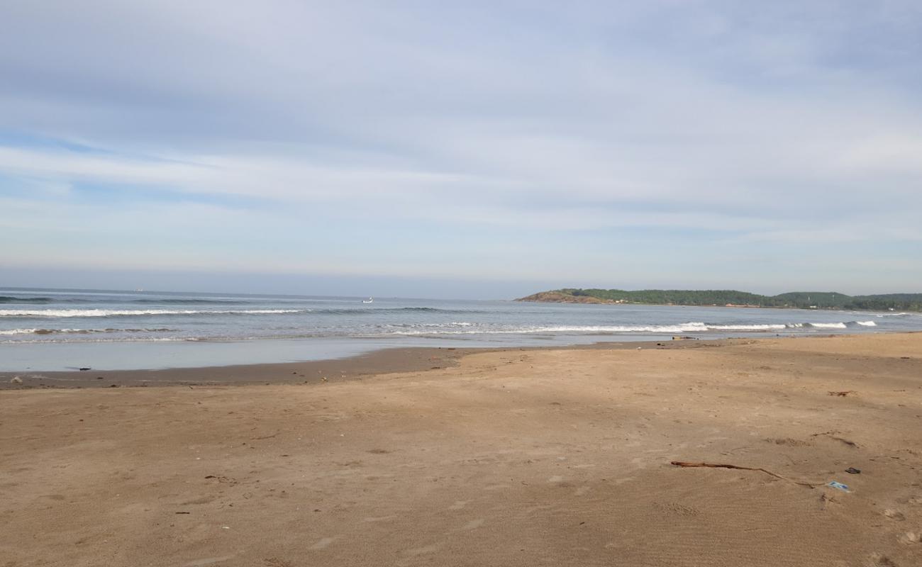 Photo de Alvekodi Beach avec sable beige de surface