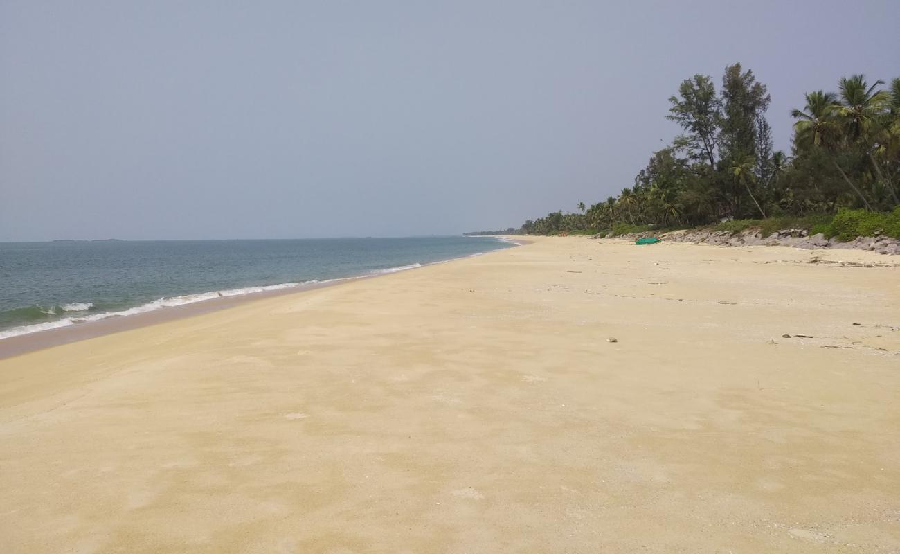 Photo de Bavaguthu Beach avec sable beige de surface