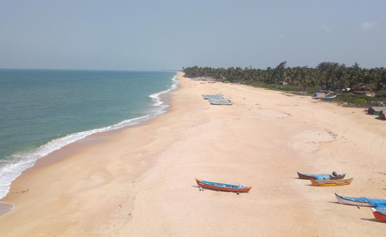 Photo de Polipu Beach avec sable beige de surface