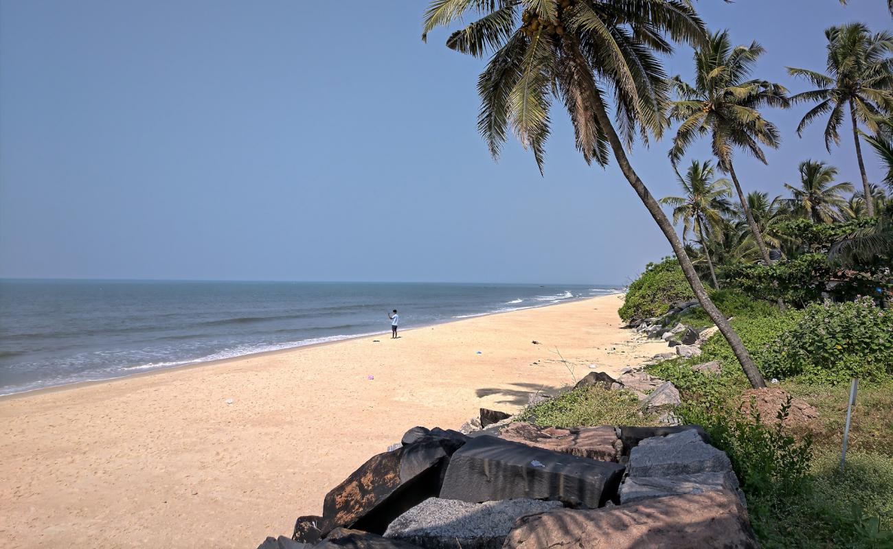 Photo de Mukka Beach avec sable beige de surface
