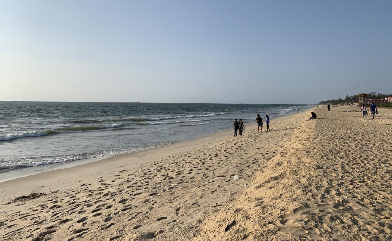 Photo de Tannir Bavi Beach avec sable lumineux de surface