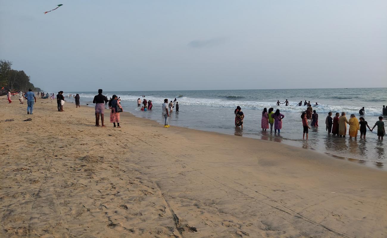Photo de Snehatheeram Beach avec sable beige de surface