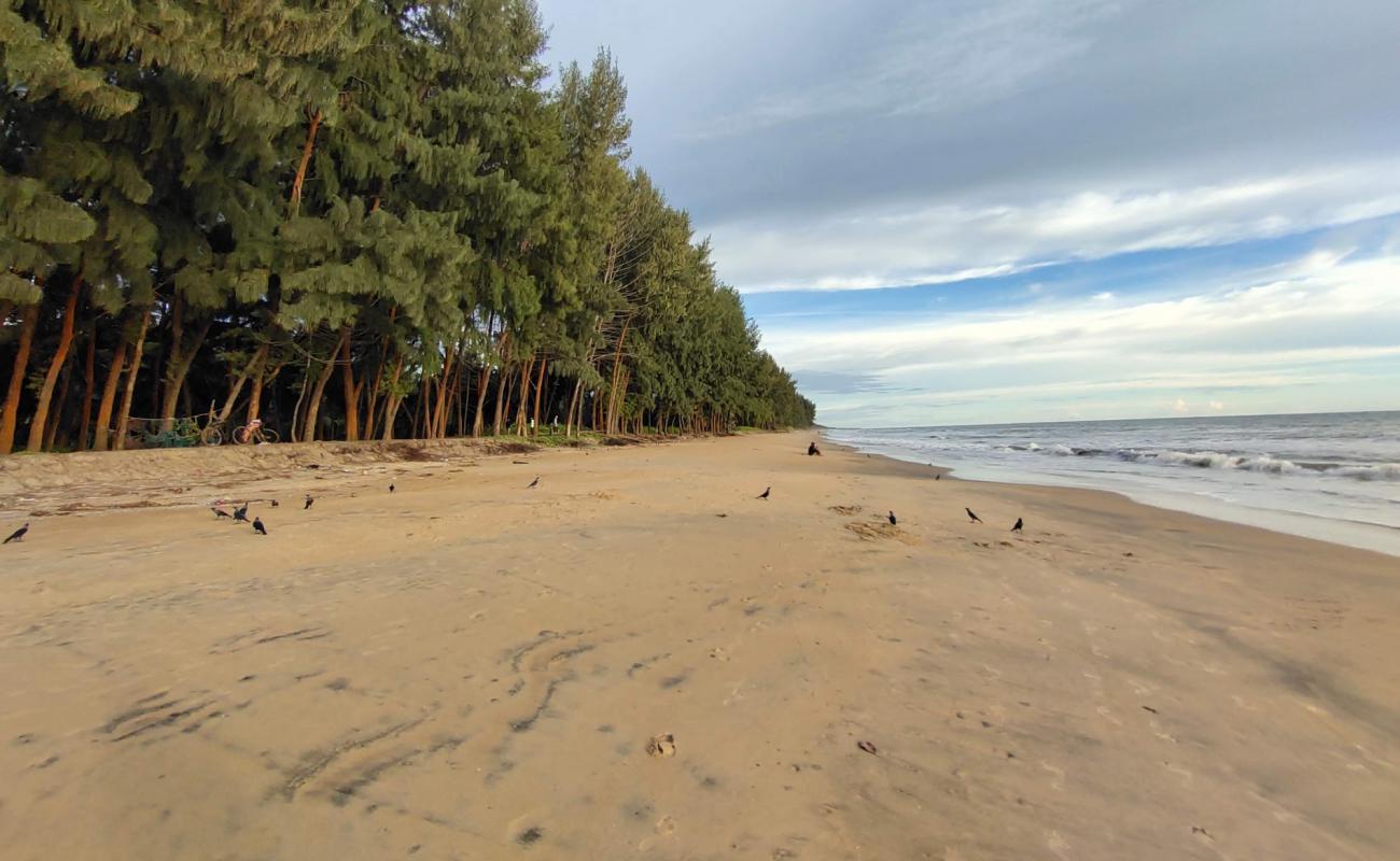 Photo de Valapad Beach avec sable beige de surface