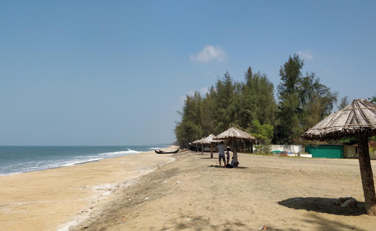 Photo de Kuzhuppilly Beach avec sable lumineux de surface