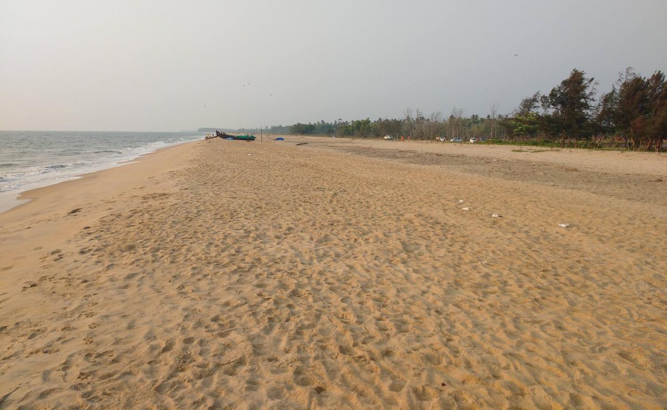 Photo de Puthuvype Beach avec sable lumineux de surface