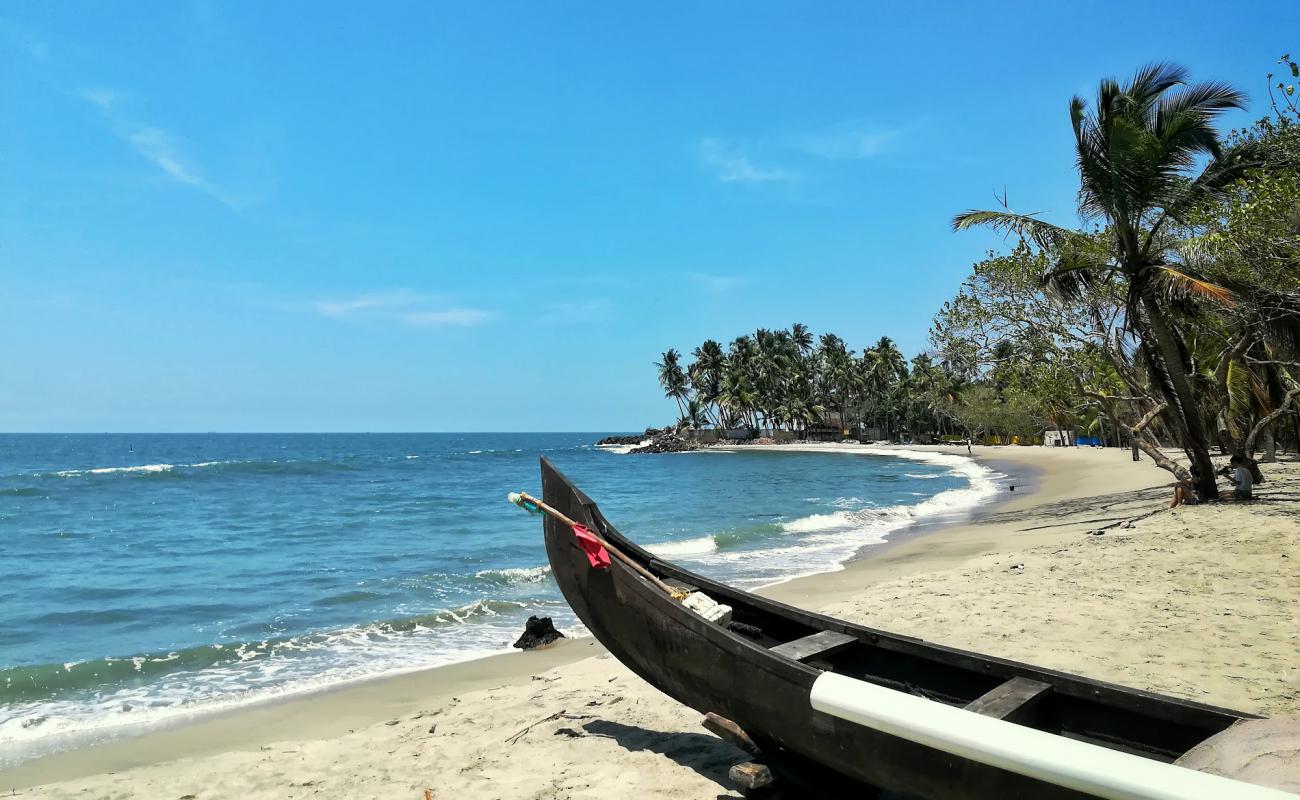 Photo de Puthenthodu Beach avec sable beige de surface