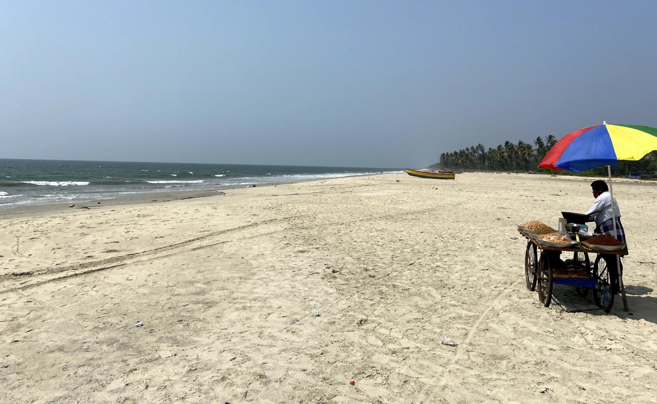 Photo de Andhakaranazhi Beach avec sable beige fin de surface