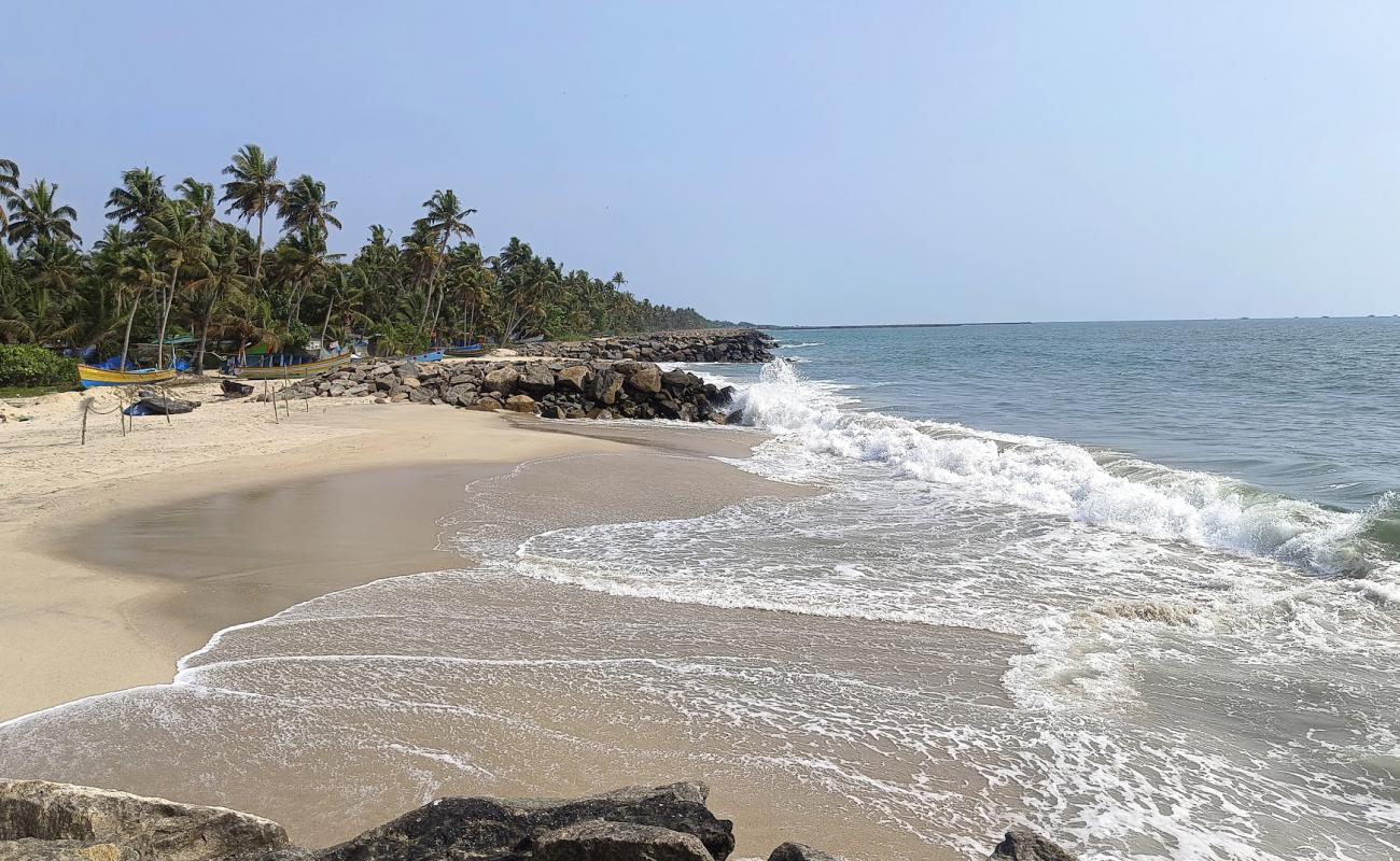 Photo de Thaickal Beach avec sable fin et lumineux de surface