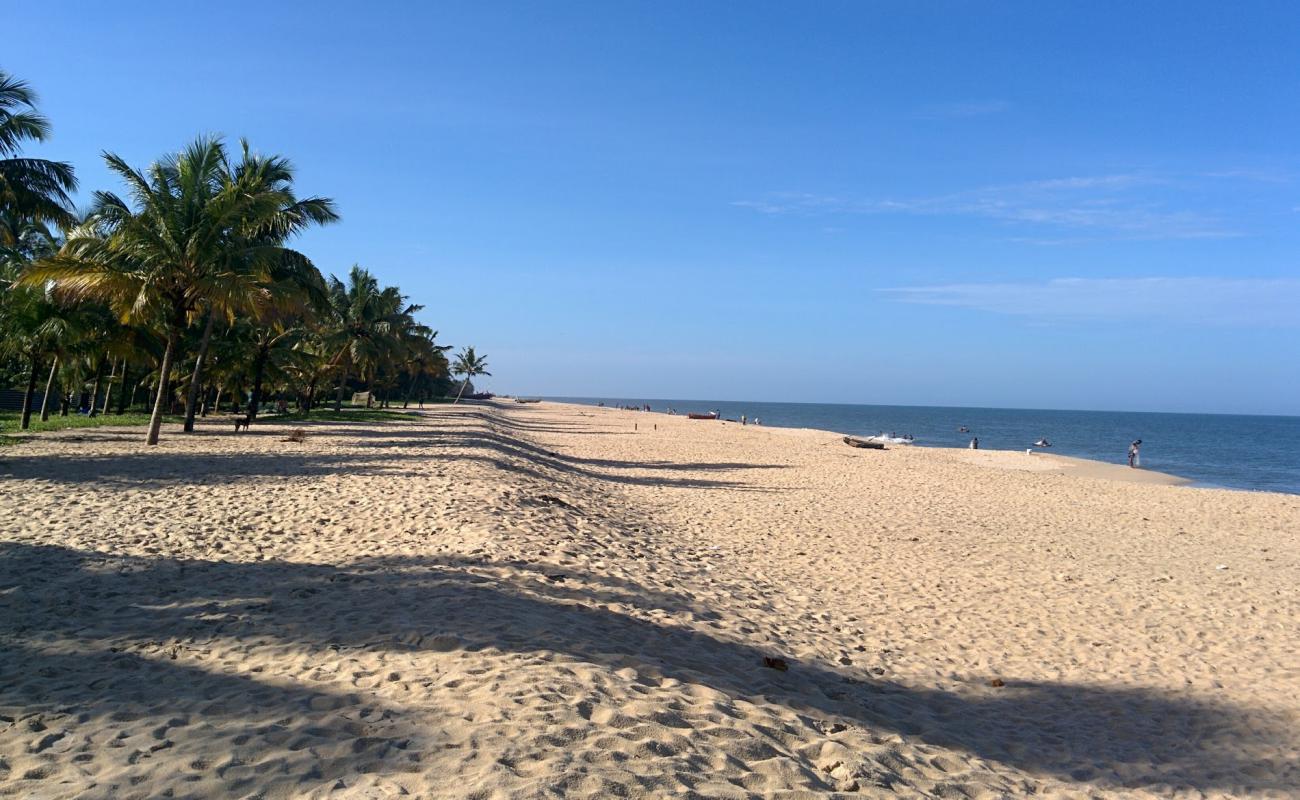 Photo de Marari Beach avec sable lumineux de surface