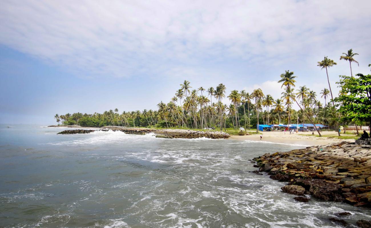 Photo de Thirumullavaram Beach avec sable beige de surface