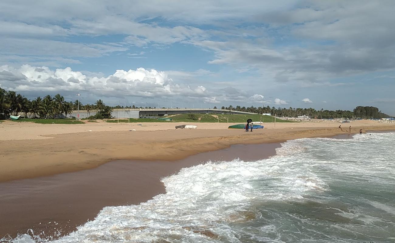 Photo de Perumathura Beach avec sable beige de surface