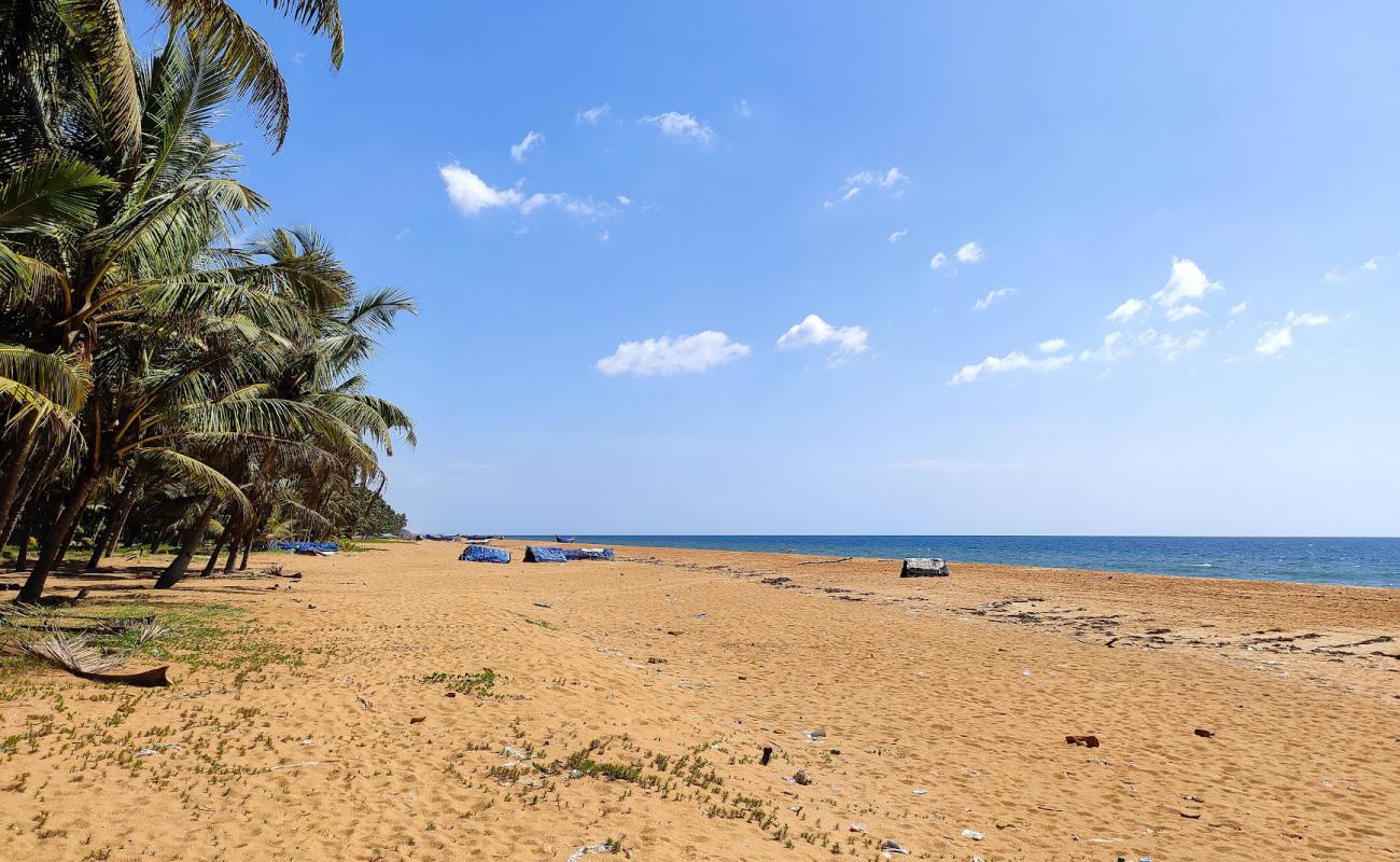 Photo de Puthenthope Beach avec sable beige de surface