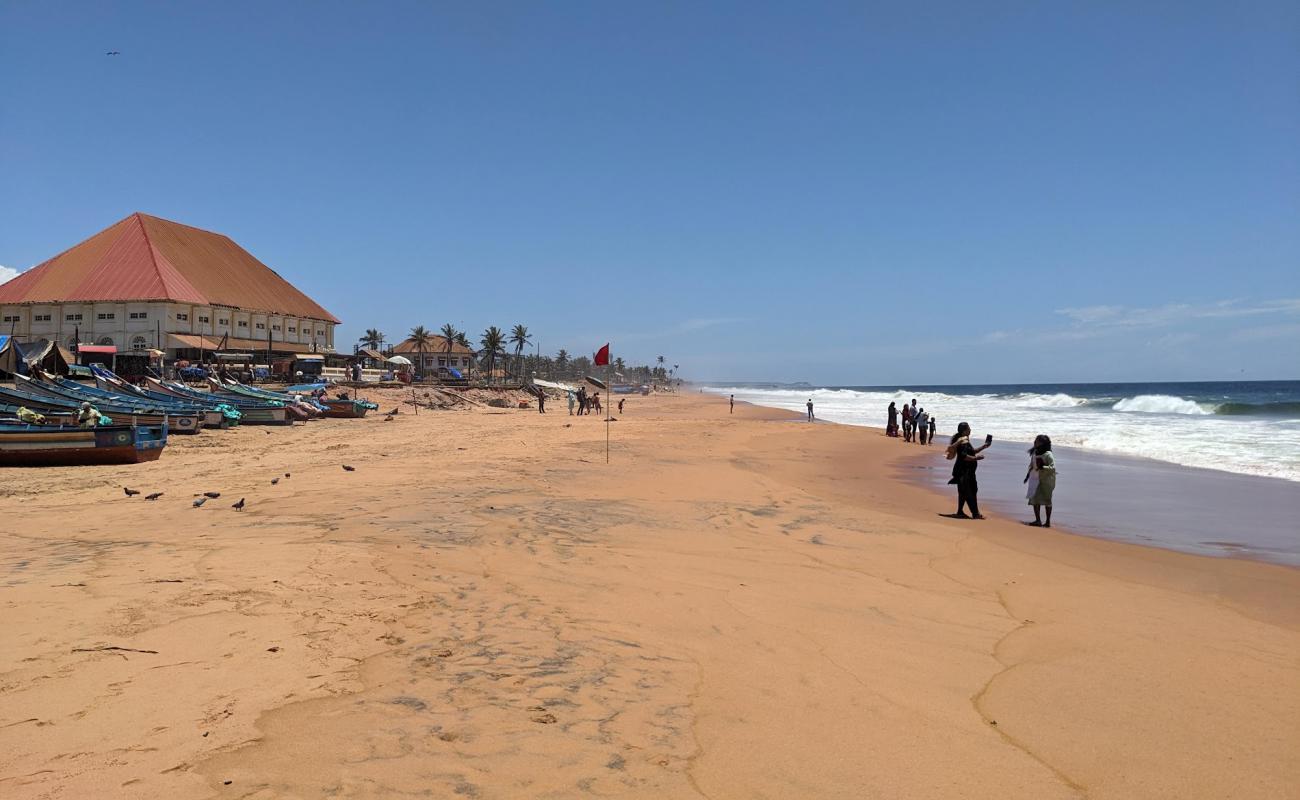 Photo de Shangumugham Beach avec sable beige de surface