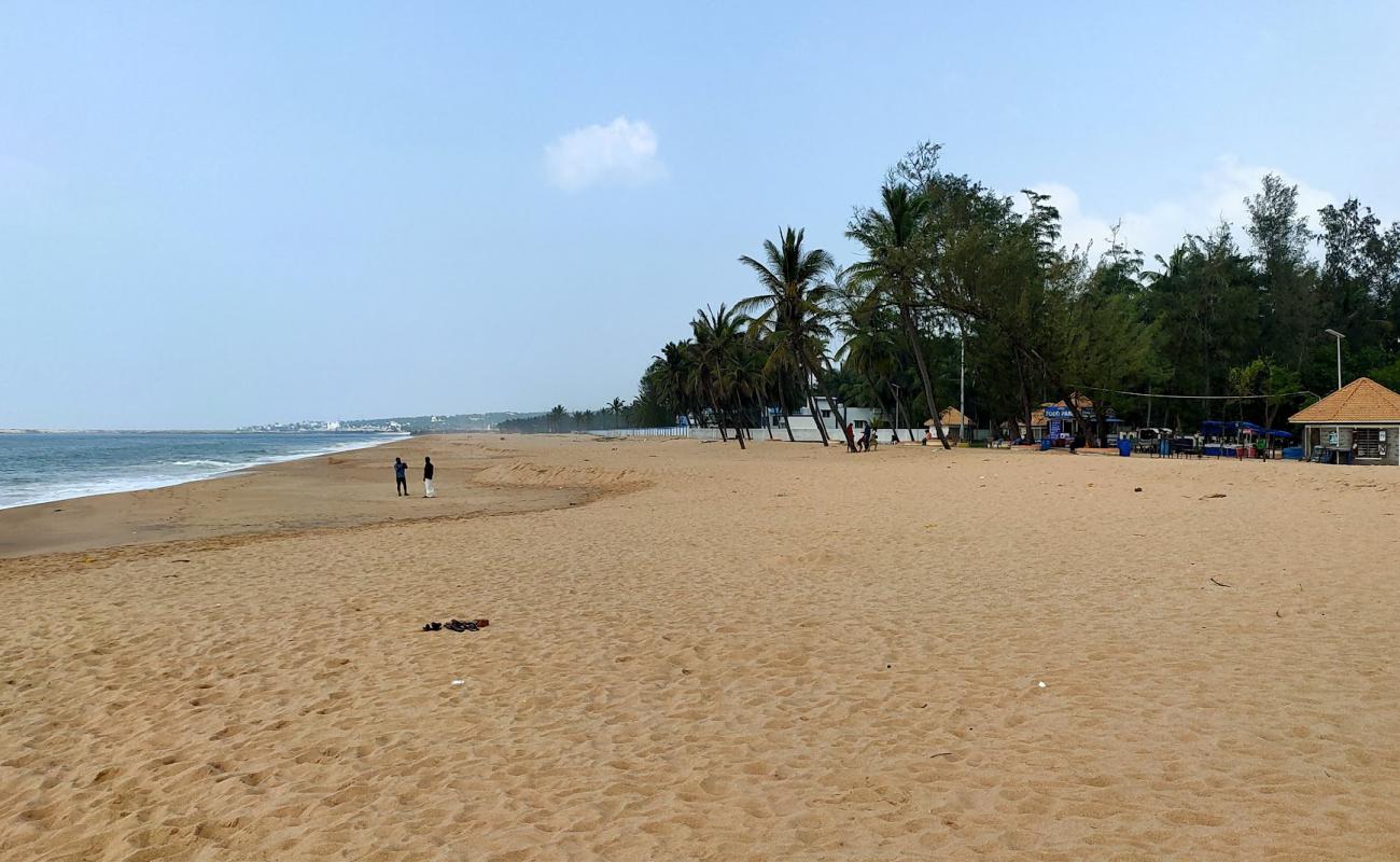 Photo de Paramanvilai Beach avec sable beige fin de surface