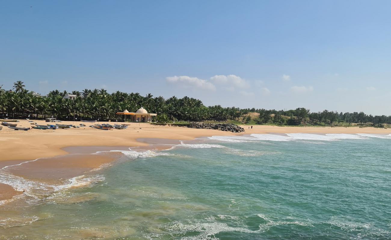 Photo de Periyakadu Beach avec sable fin et lumineux de surface