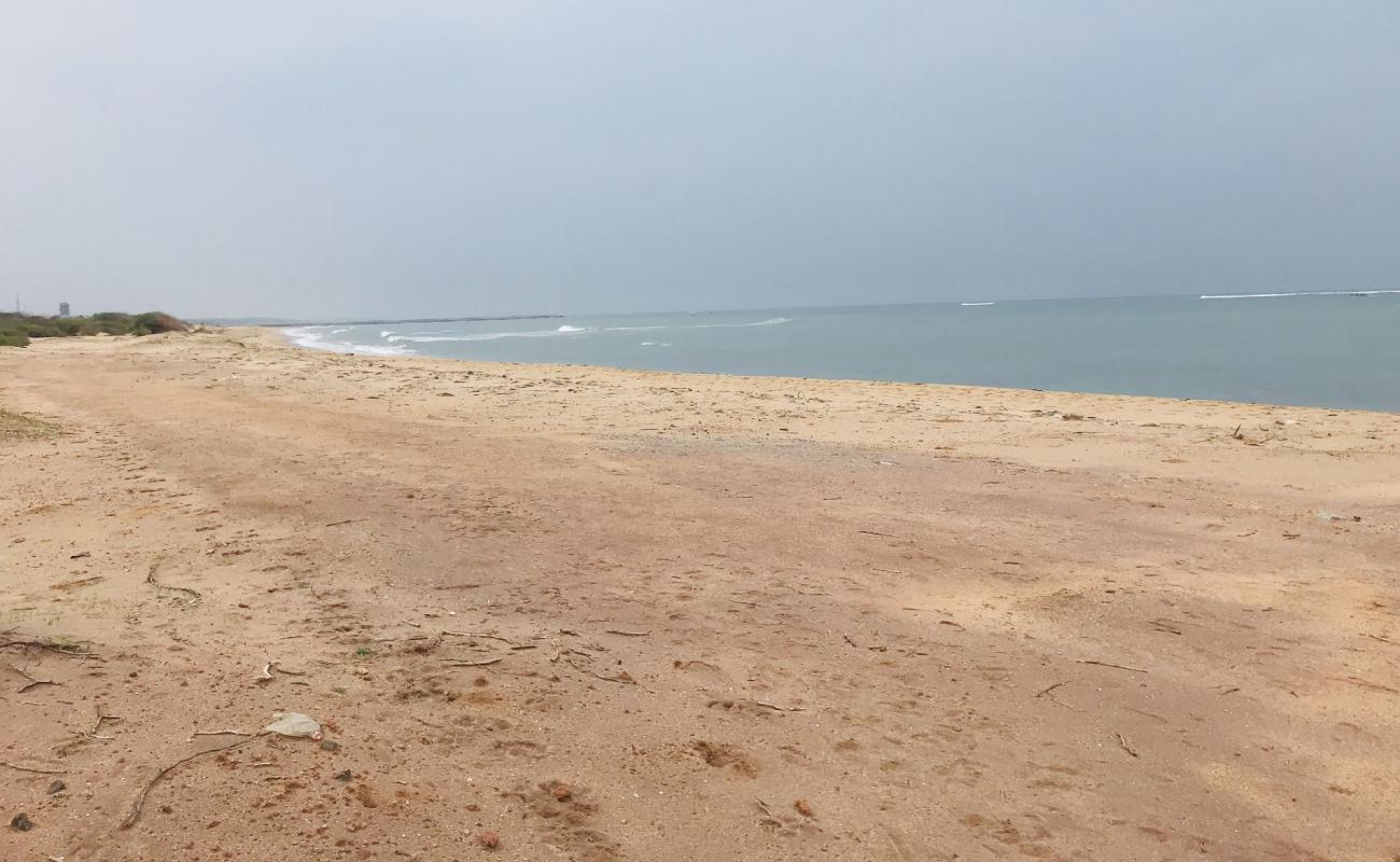 Photo de Thoppuvilai Beach avec sable fin et lumineux de surface