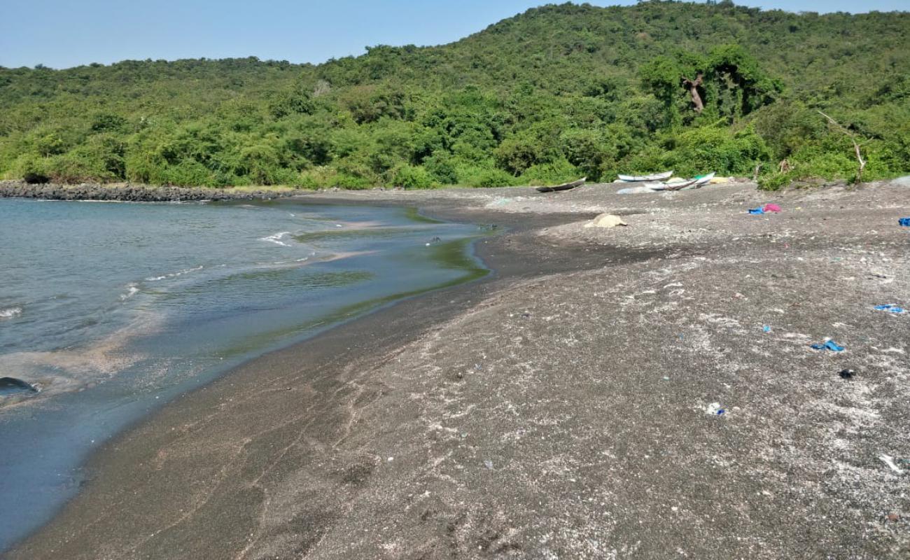 Photo de Tilmati Beach avec sable gris de surface