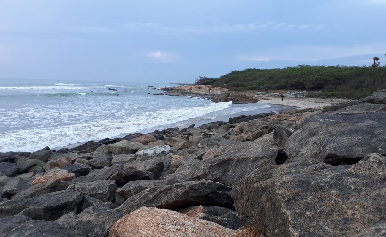 Photo de Leepuram Beach avec sable beige de surface