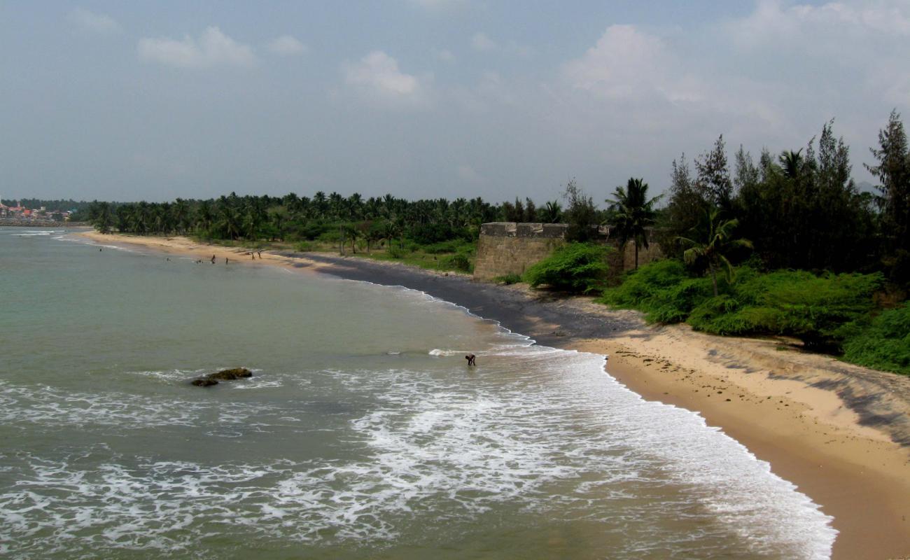 Photo de Vattakottai Beach avec sable beige de surface