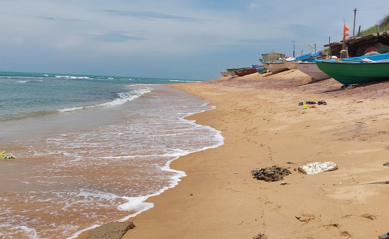 Photo de Kooduthalai beach avec sable beige de surface