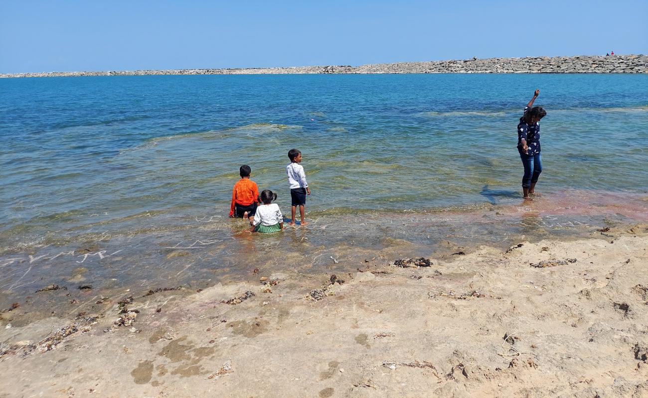 Photo de Adaikalapuram Beach avec sable beige de surface