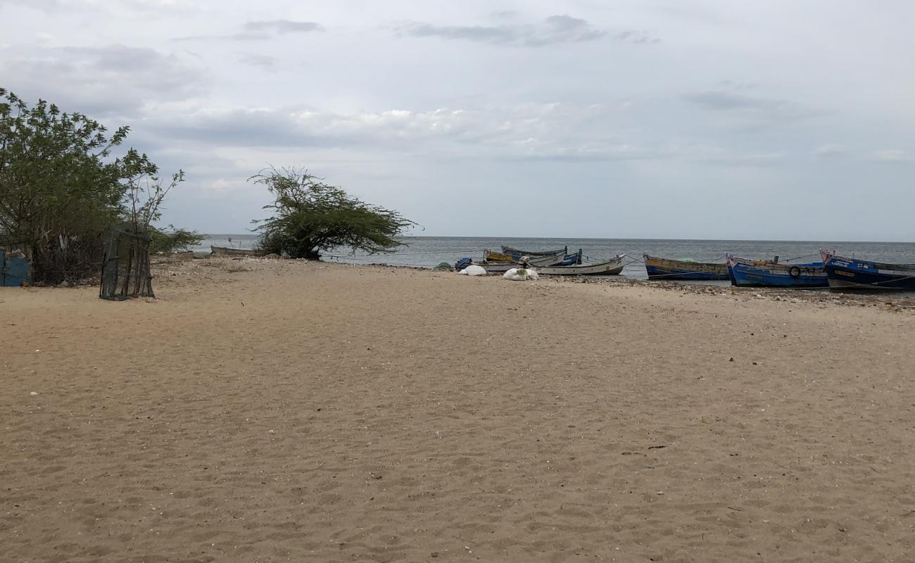 Photo de Tharuvai Kulam Beach avec sable lumineux de surface