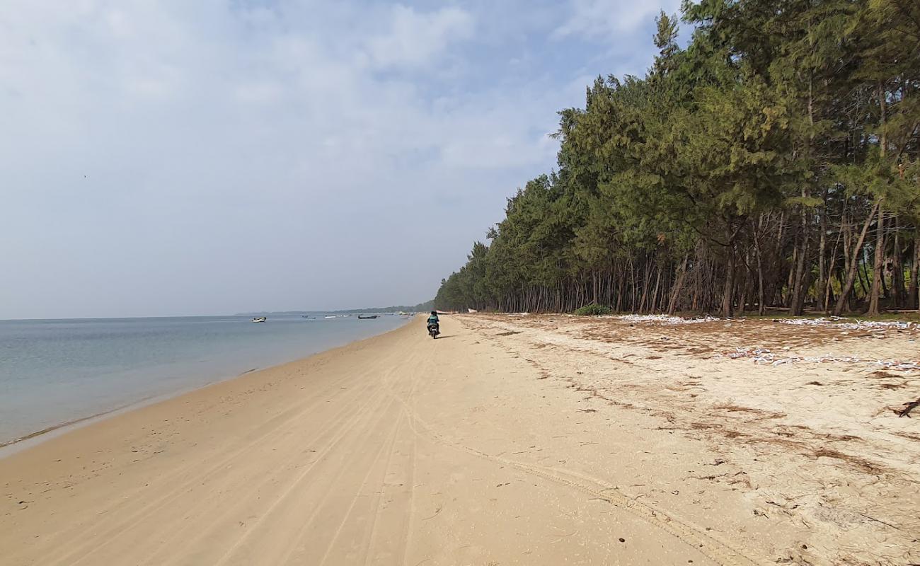 Photo de Muthupettai Cruz Fernandez Beach avec sable beige de surface