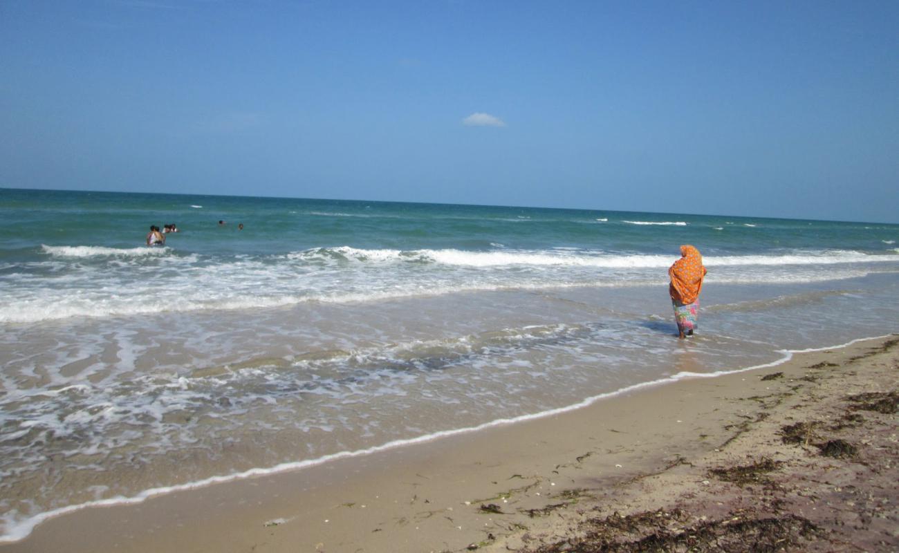 Photo de Mandapam Camp Beach avec sable beige de surface