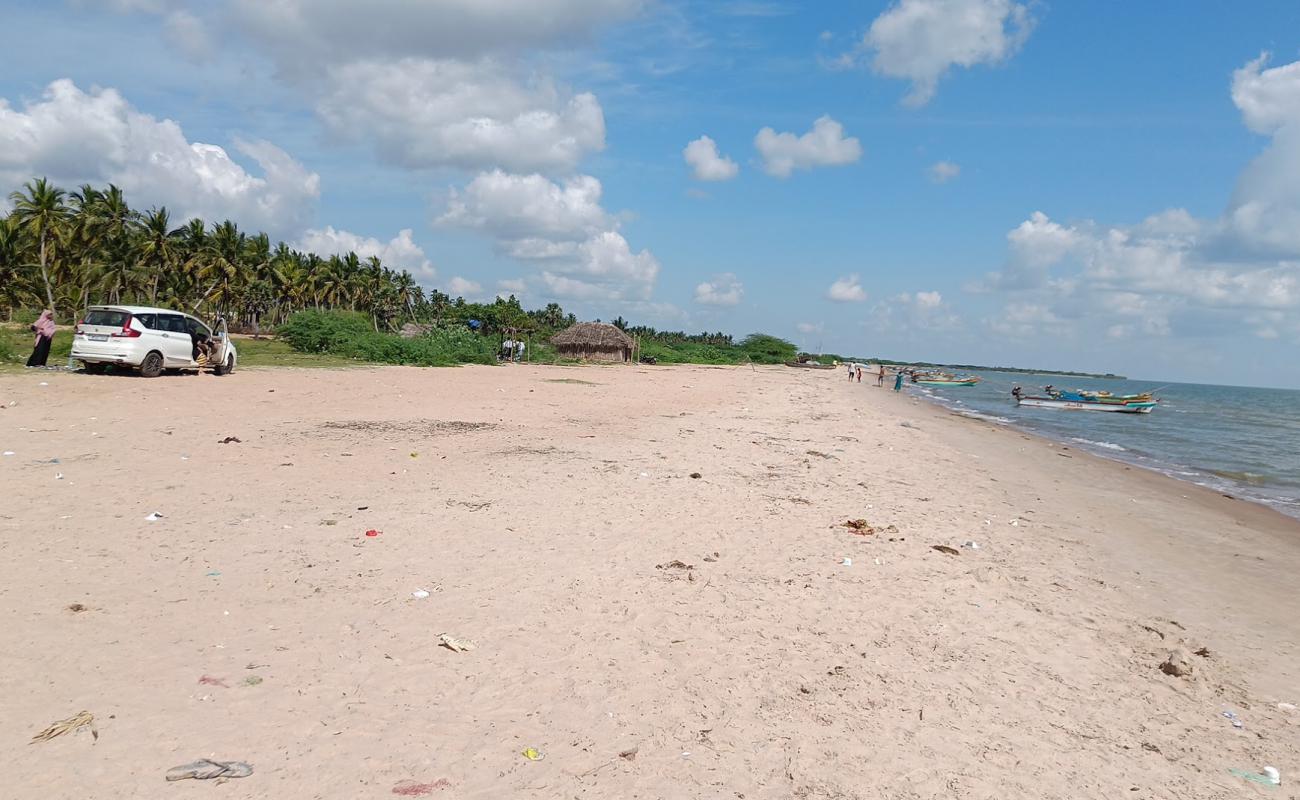 Photo de Pudupattinam Delta Beach avec sable lumineux de surface