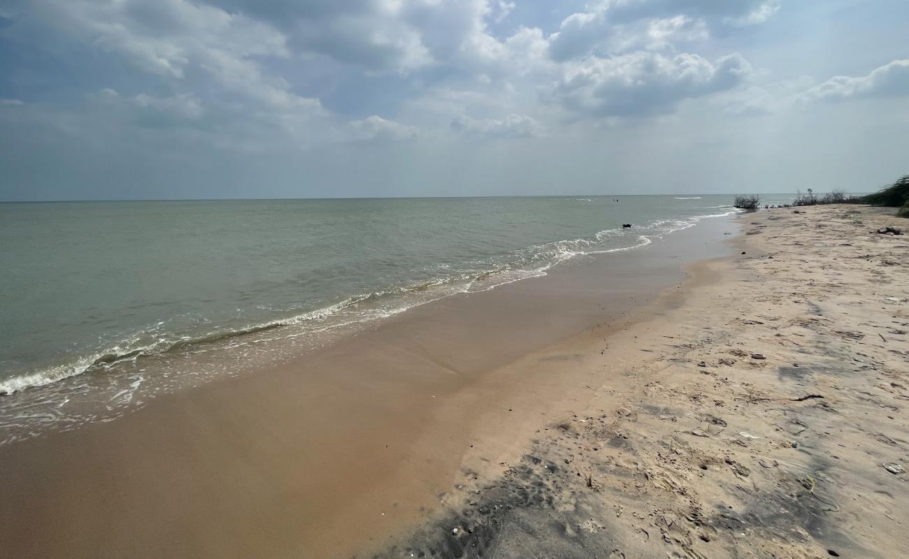 Photo de Rajamadam Beach avec sable beige de surface