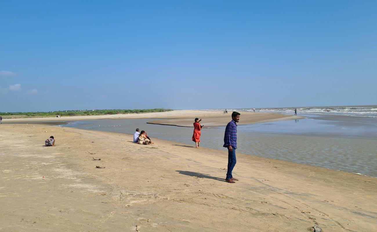 Photo de Vedaraniam Beach avec sable beige de surface