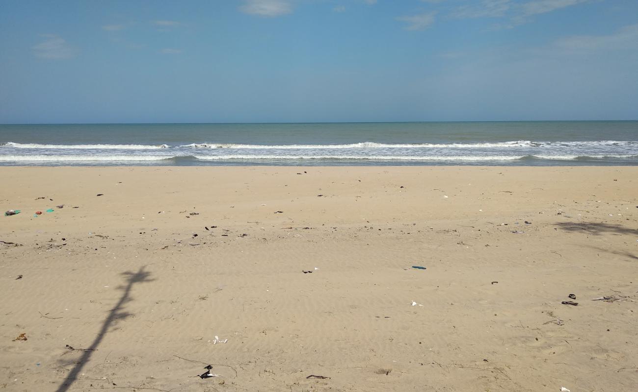 Photo de Golden Sand Beach avec sable lumineux de surface