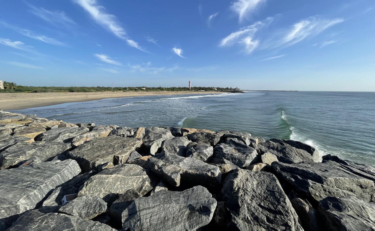 Photo de Poompuhar Beach avec sable fin et lumineux de surface