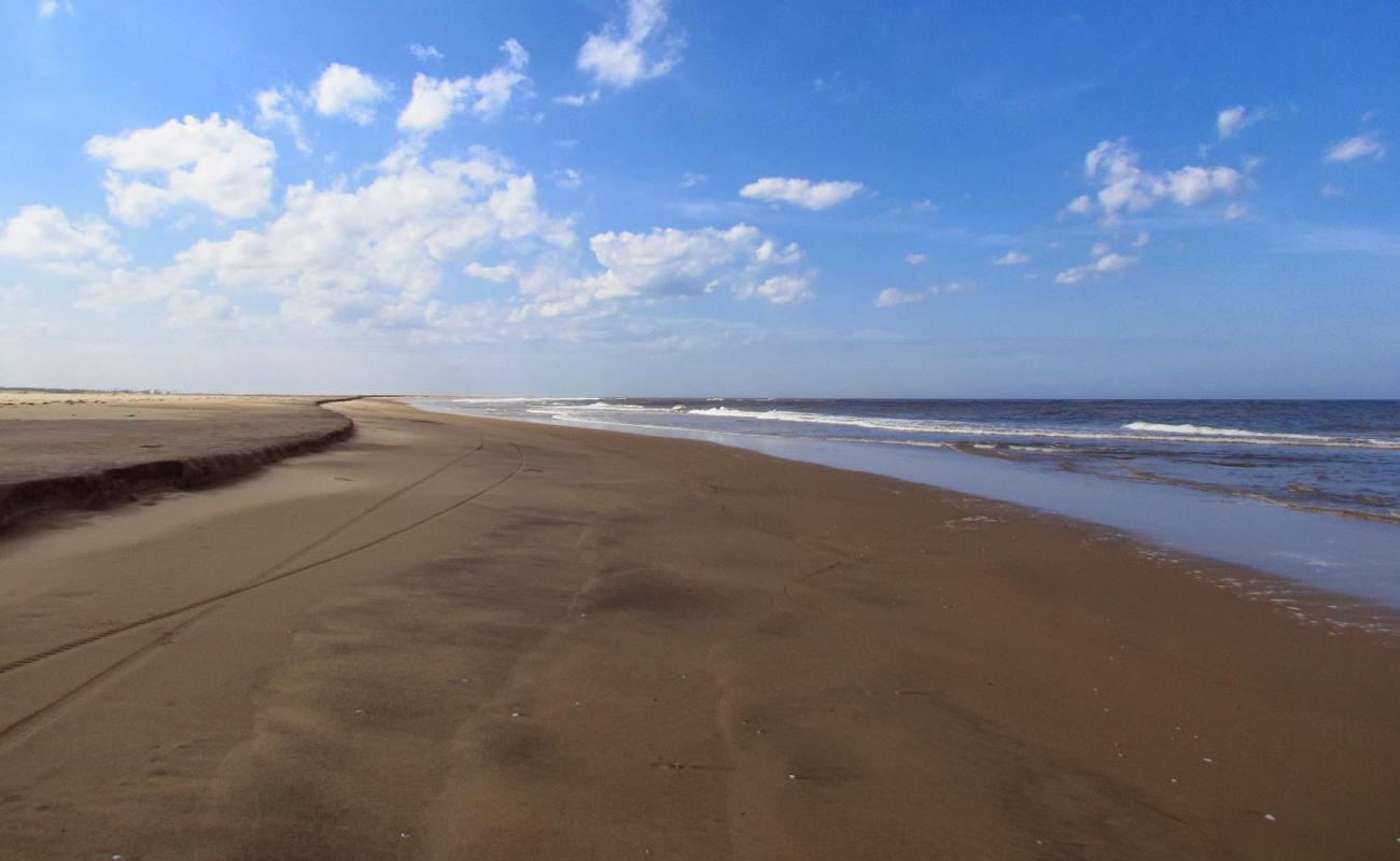 Photo de Pazhaiyar Beach avec sable lumineux de surface