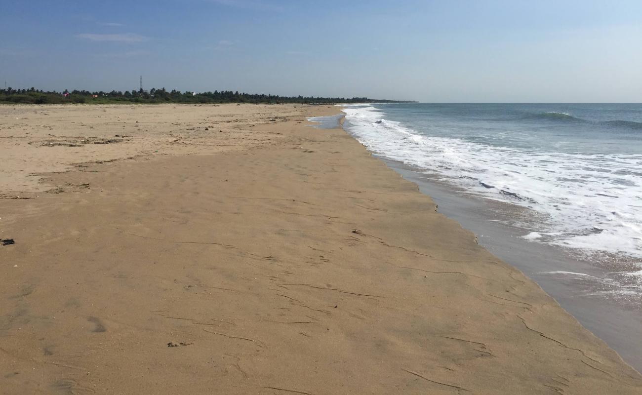 Photo de Singarathoppu Beach avec sable lumineux de surface