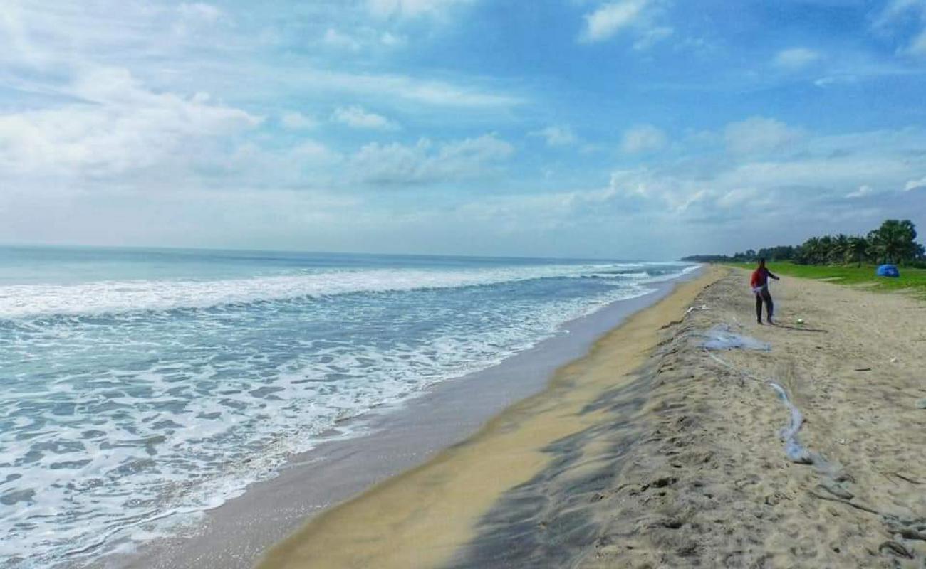 Photo de Pudhukuppam Beach avec sable fin et lumineux de surface