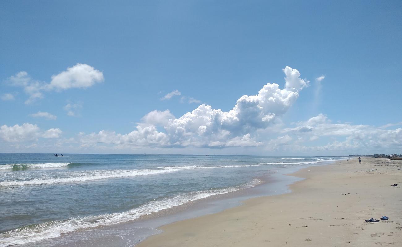 Photo de Nallavadu Beach avec sable beige fin de surface