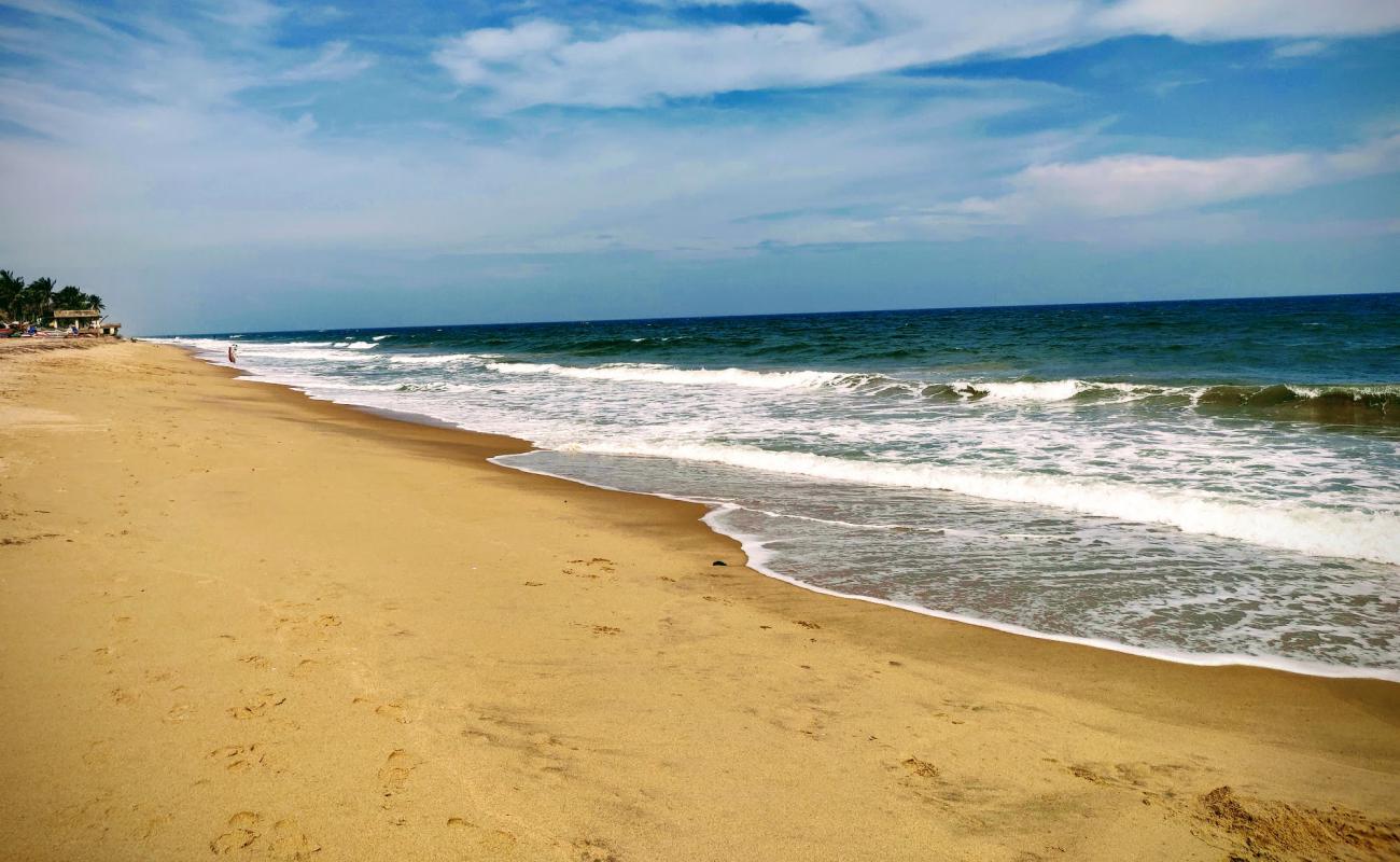 Photo de Auroville Beach avec sable fin et lumineux de surface