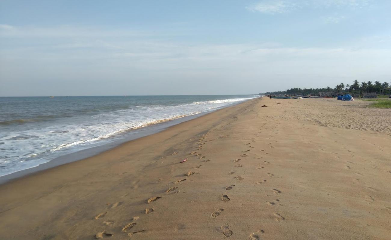 Photo de Villupuram Beach avec sable lumineux de surface