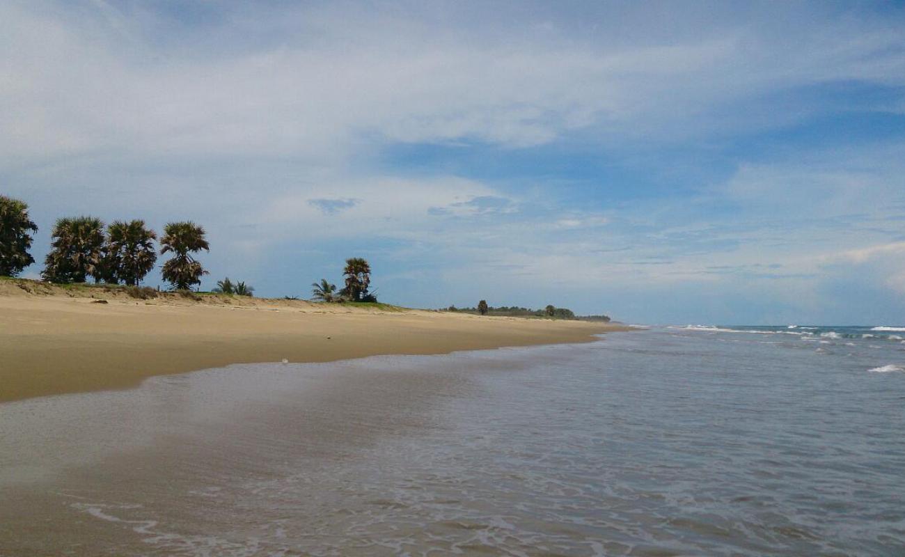 Photo de Kanathur Beach avec sable lumineux de surface