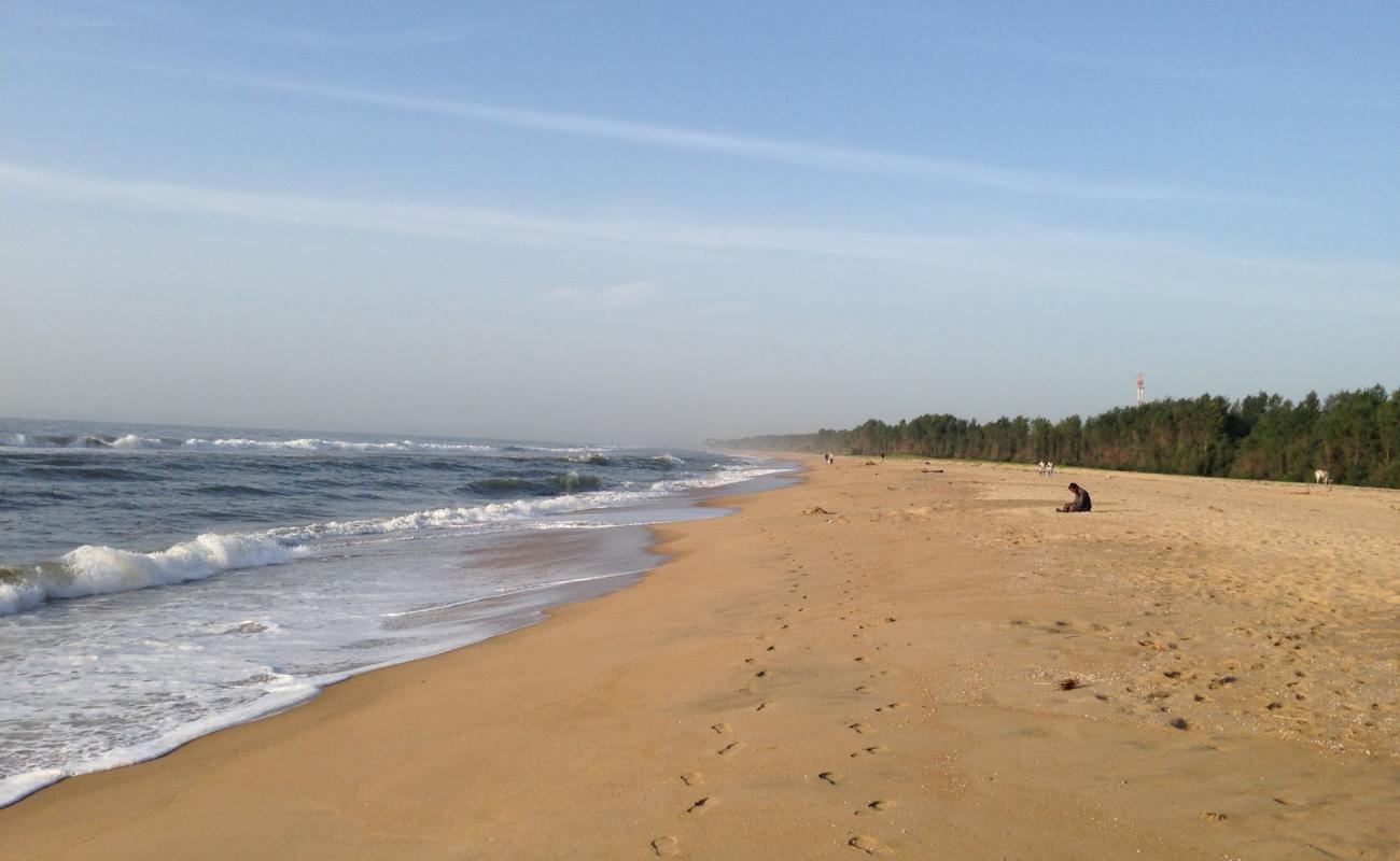 Photo de Kalpakkam Beach avec sable beige de surface