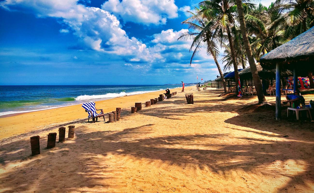 Photo de Ideal Resort Beach avec sable beige de surface
